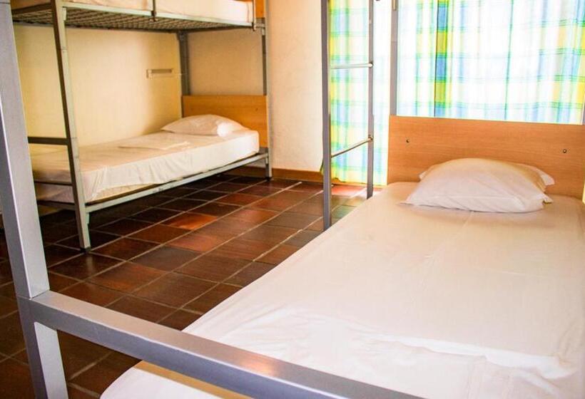 Кровать в Общей Комнате, Hi Almada  Pousada De Juventude