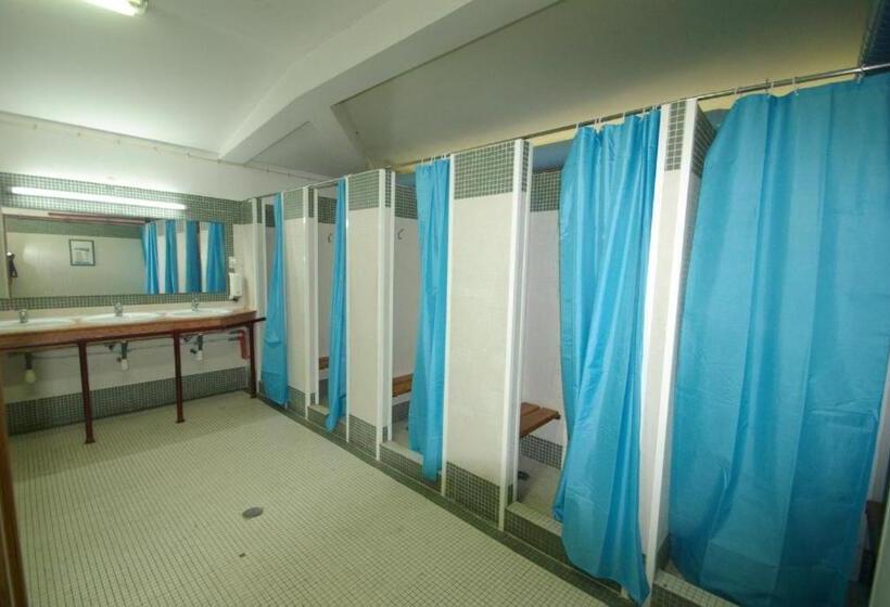 Quarto Familiar Banheiro Compartilhado, Hi Almada  Pousada De Juventude