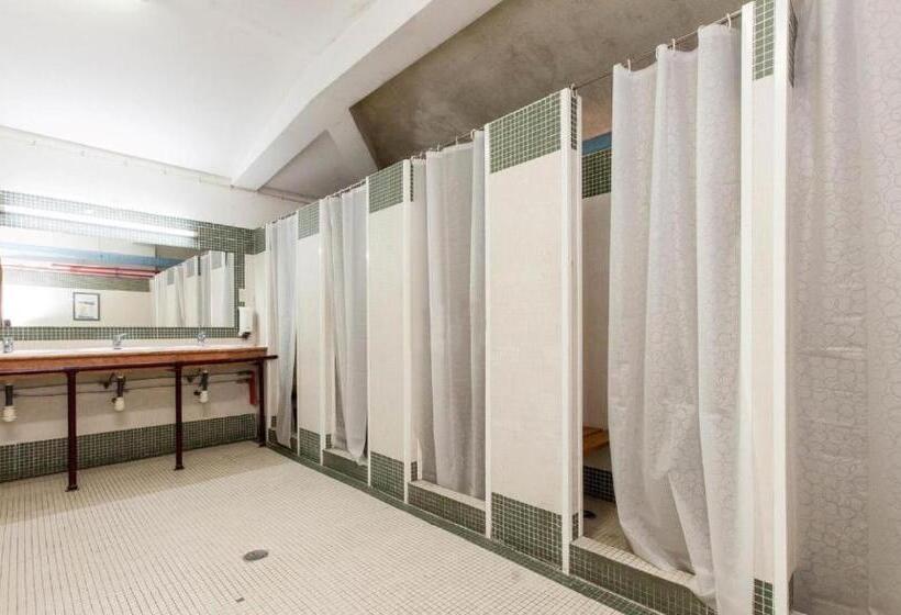 Семейный Номер Совместный Санузел, Hi Almada  Pousada De Juventude