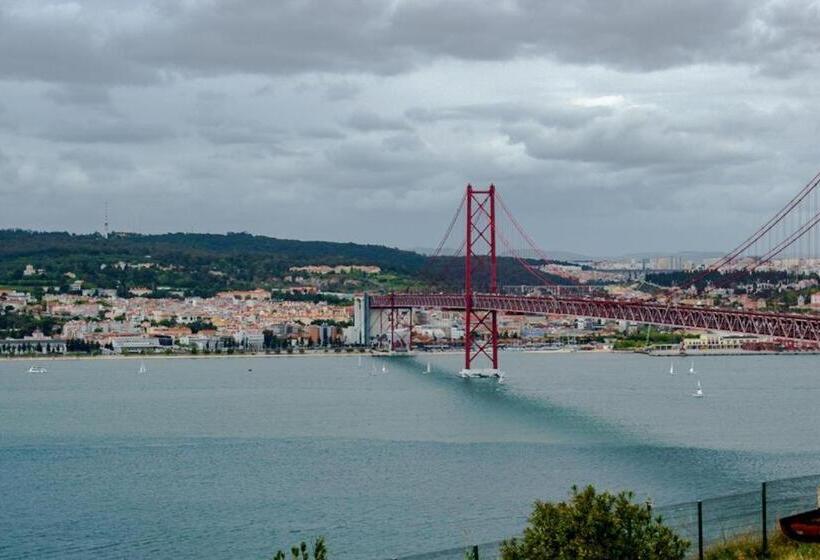 家庭房间共用浴室, Hi Almada  Pousada De Juventude
