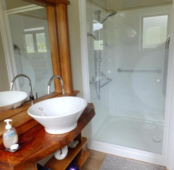 Quarto Quádruplo Estandar, Ropatinis Bed & Breakfast