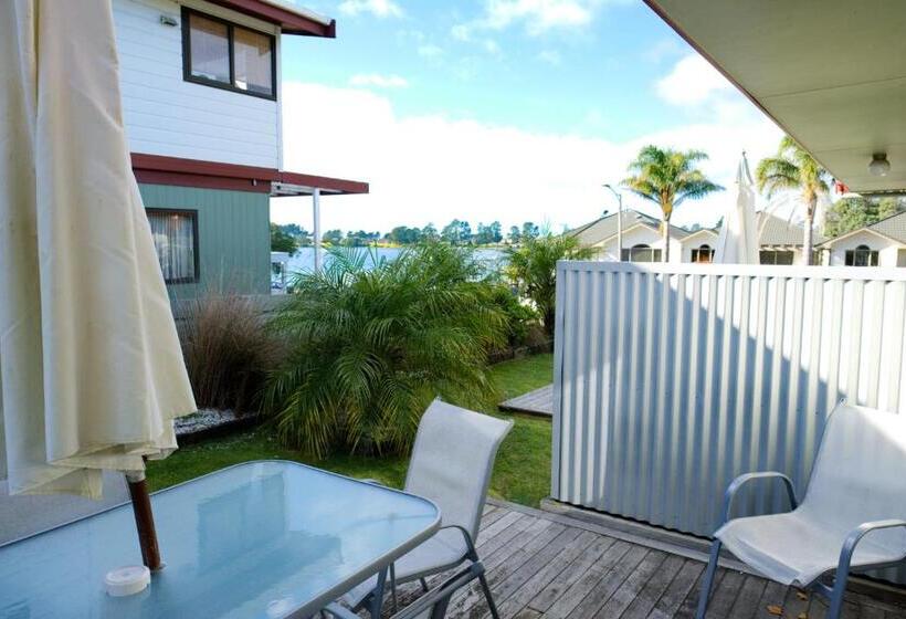 Семейный Номер, Tairua Shores Motel