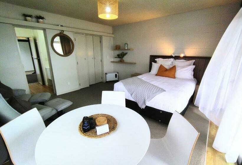 Апартаменты 1 Спальня Нижний Этаж, Whispering Sands Beachfront Motel