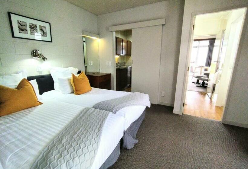 Апартаменты 1 Спальня Нижний Этаж, Whispering Sands Beachfront Motel