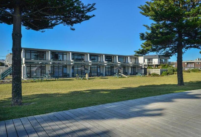 Апартаменты 1 Спальня с Балконом, Whispering Sands Beachfront Motel