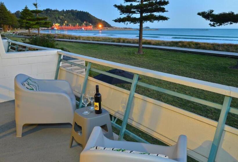 Апартаменты 1 Спальня с Балконом, Whispering Sands Beachfront Motel