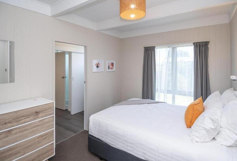 Апартаменты 2 Спальни, Whispering Sands Beachfront Motel