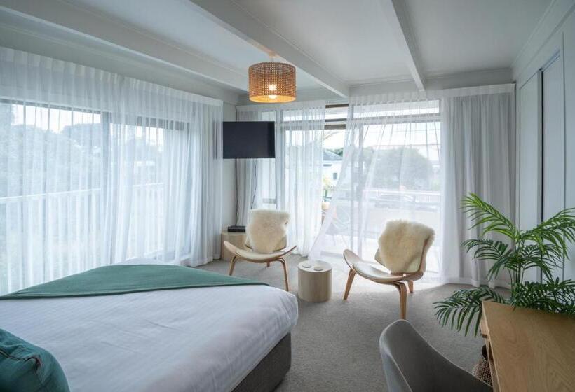 Апартаменты 1 Спальня, Whispering Sands Beachfront Motel