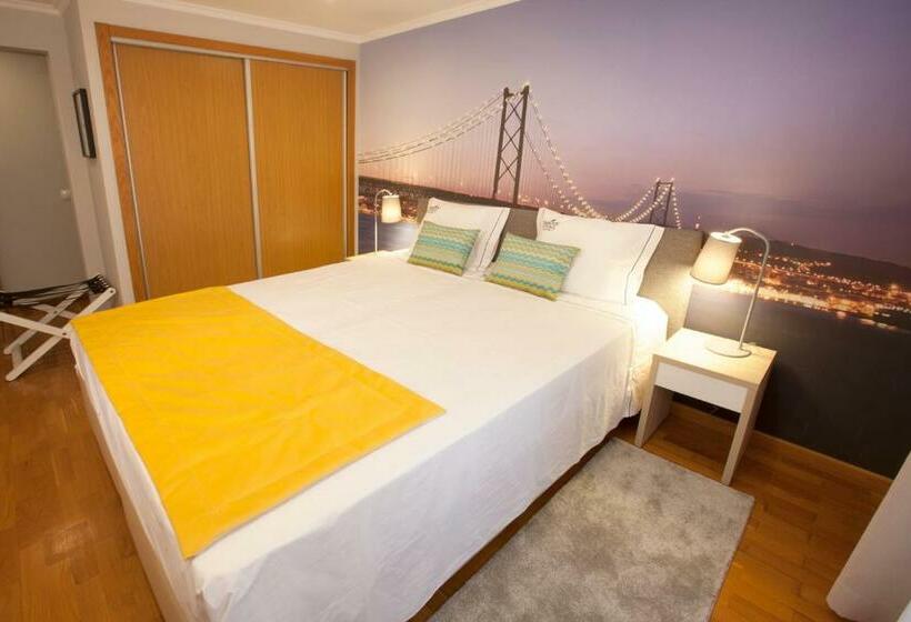 Quarto Estandar, Famous Crows Lisbon Suites