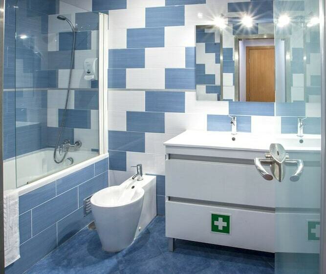 Quarto Estandar, Famous Crows Lisbon Suites