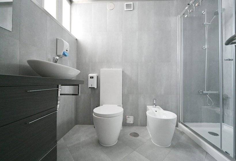 Quarto Estandar, Famous Crows Lisbon Suites