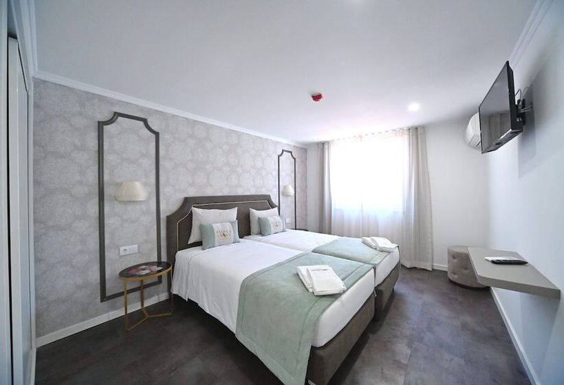 Quarto Estandar, Famous Crows Lisbon Suites