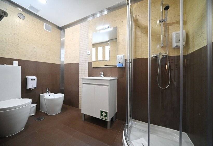 Quarto Estandar, Famous Crows Lisbon Suites