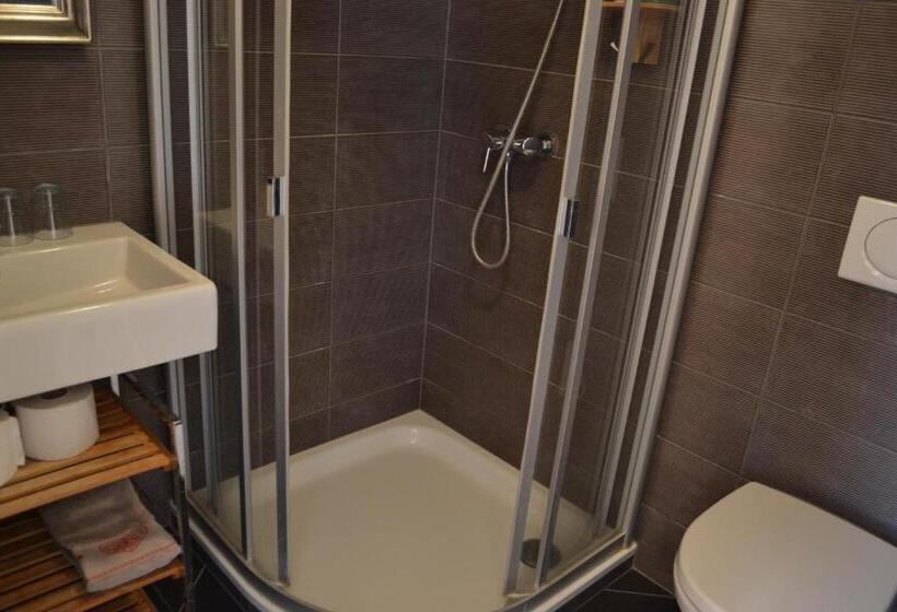 سوئیت جونیور با چشم‌انداز کوهستان, B&b Rosaly