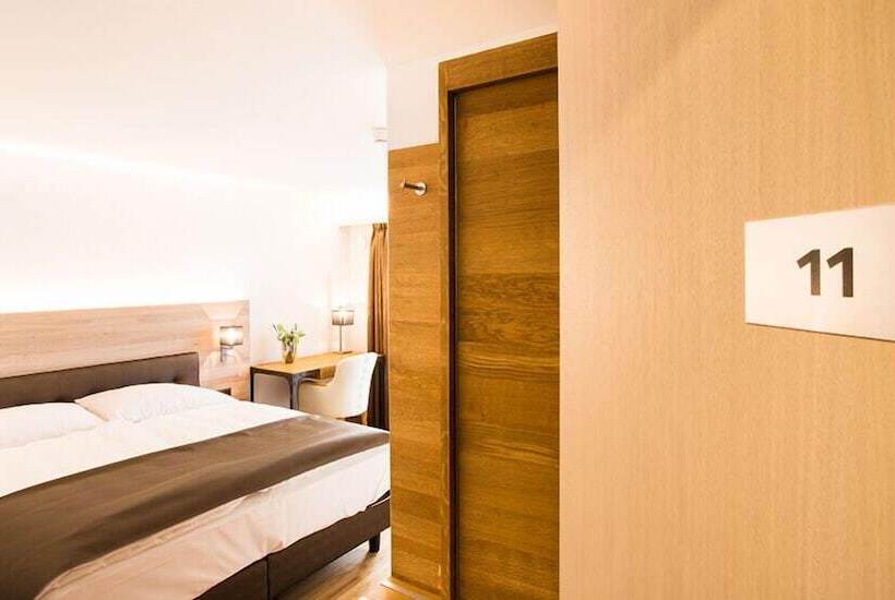 חדר סטנדרט נוף לאגם, Romantik Hotel Le Vignier