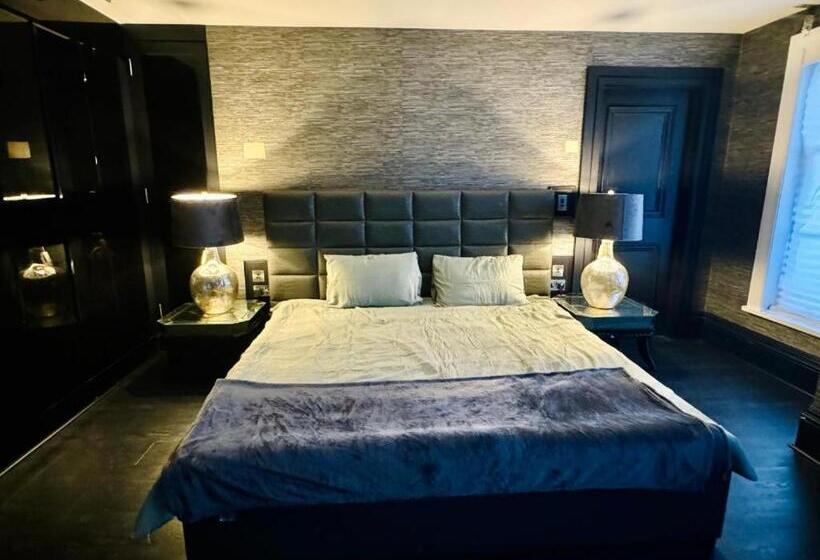 Номер Стандарт с Балконом, Chigwell Mansion
