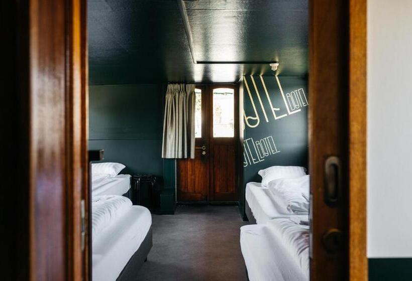 Quarto Familiar Banheiro Compartilhado, Botel Maastricht