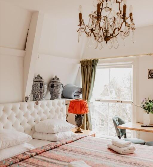 Студия Стандарт, Boutique Hotel Museumkwartier