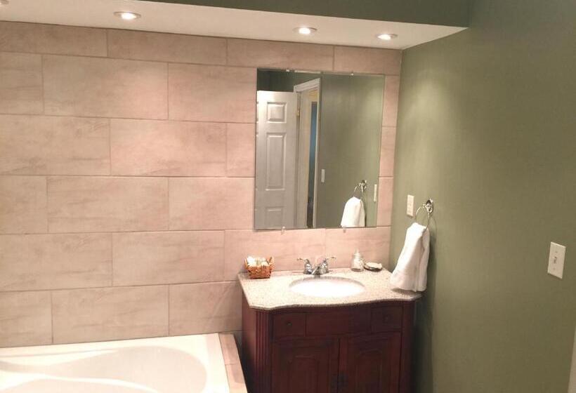 스위트 킹사이즈 침대, Grey Rose Suites