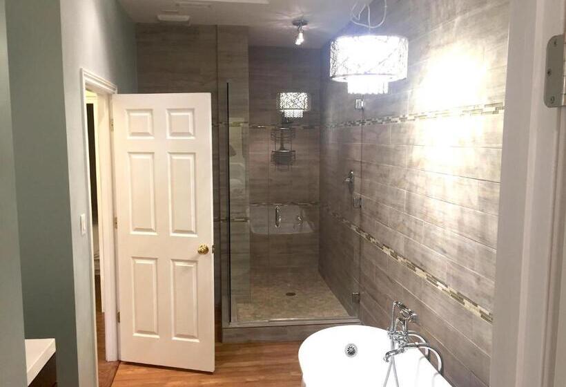 带大床的套房, Grey Rose Suites