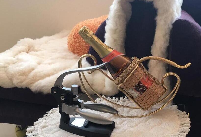 Апартаменты 1 Спальня Вид на Сад, Diana S Luxury Bed And Breakfast