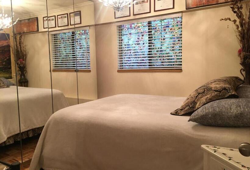 Апартаменты 1 Спальня Вид на Сад, Diana S Luxury Bed And Breakfast
