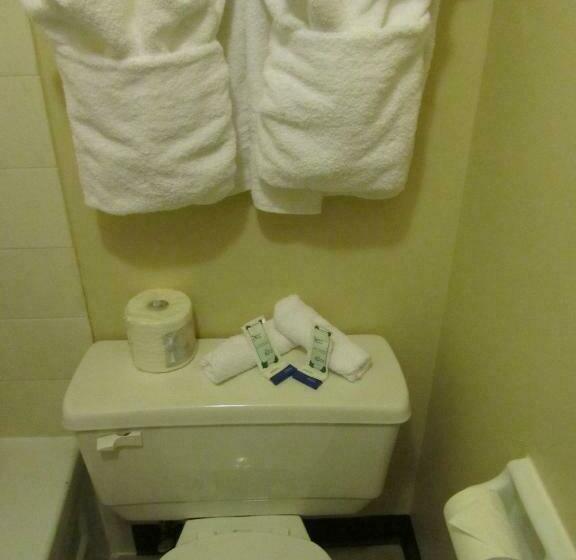 标准间, Lacombe Motor Inn