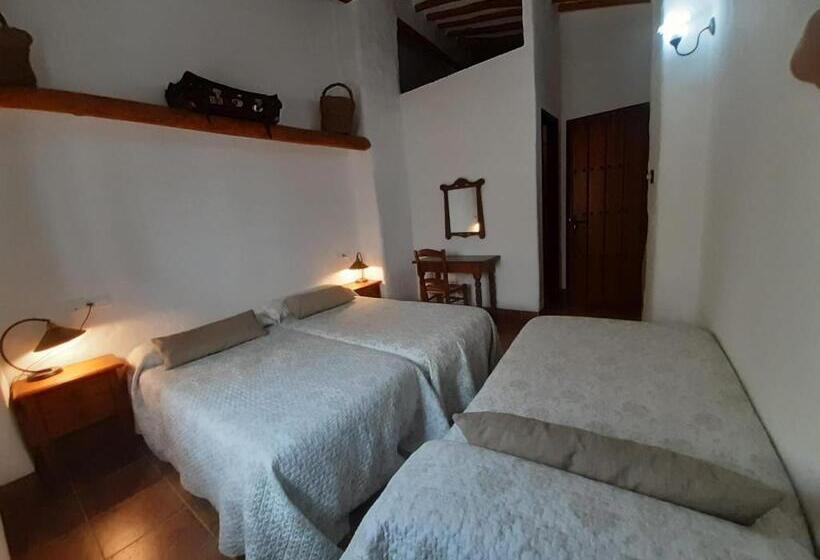 غرفة قياسية ثلاثية, La Posada Amena