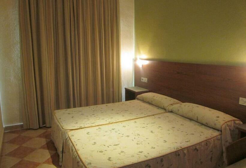 اتاق استاندارد سه نفره, Totana Sur