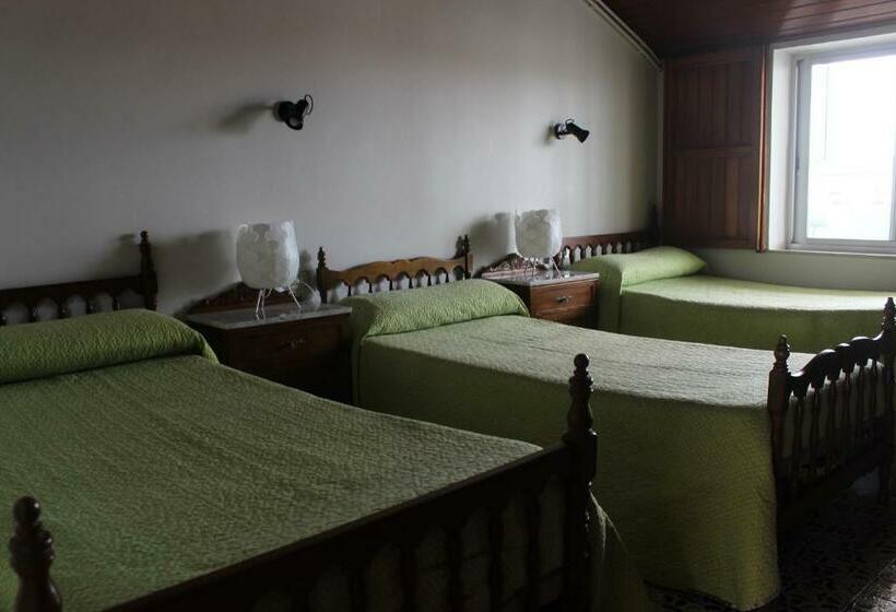 Кровать в Общей Комнате, Albergue Turistico Silleda