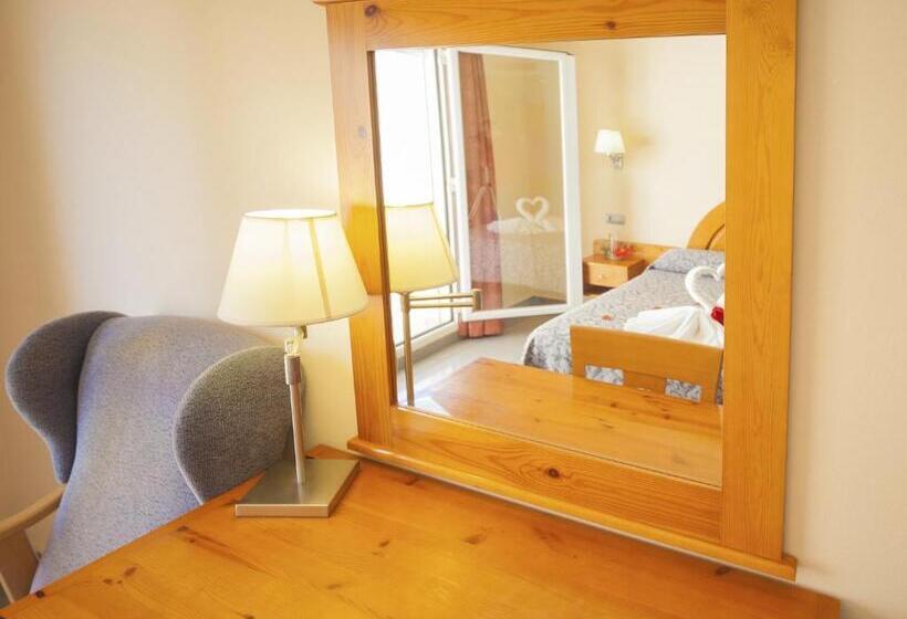 Romantic Room, El Pinche De Oro