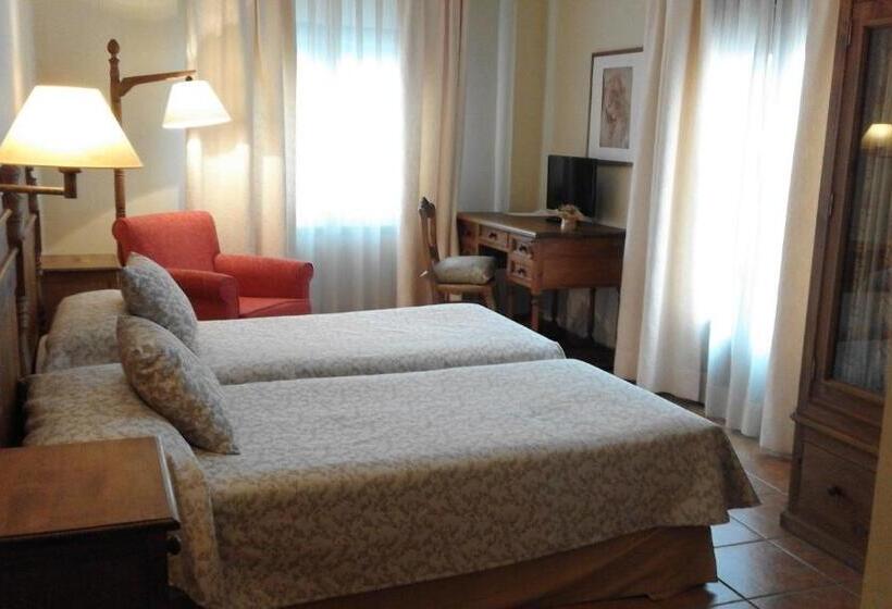 Номер Стандарт с Террасой, Hostal Rural Cumbres De Castilla