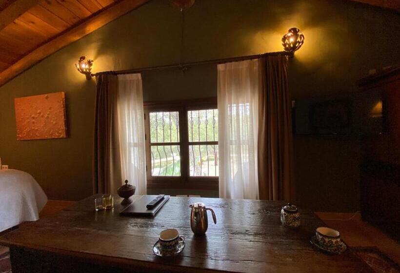 キングサイズベッドのデラックスルーム, Valle Del Arroyo Casas Rurales  Bed & Breakfast