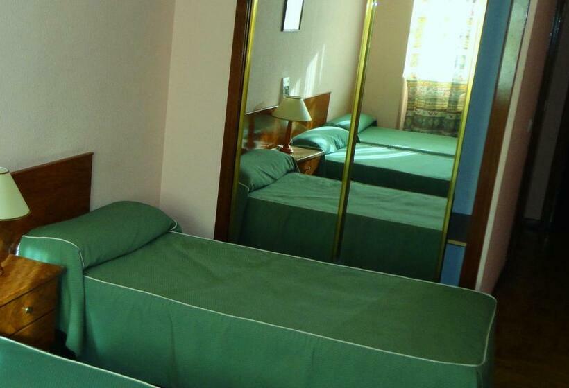 标准三人间, Can Vic