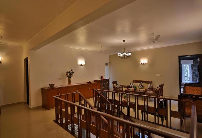 발코니 디럭스 룸, Chithirapuram Palace
