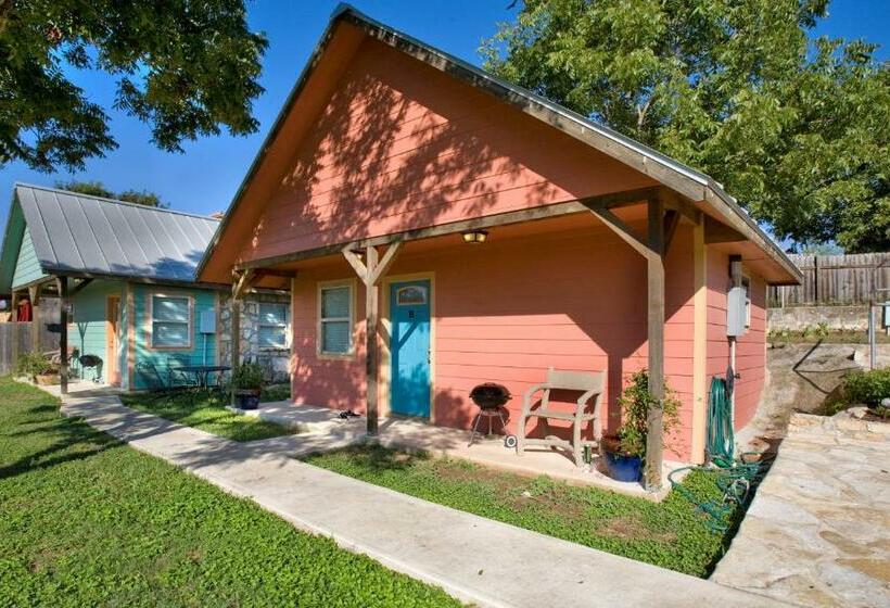 בקתה, Blanco Riverside Cottages