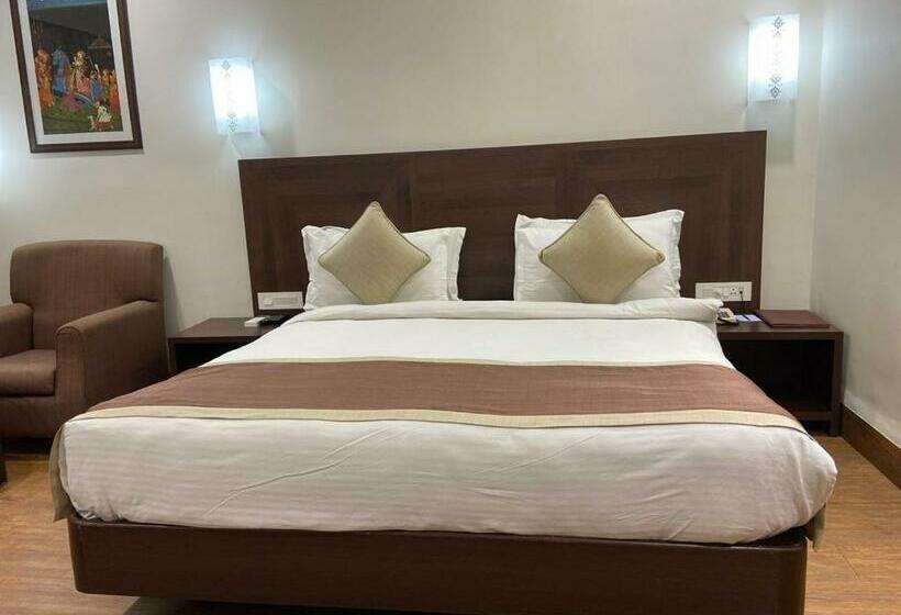 Номер Стандарт, Chryso Hotels Pvt Ltd