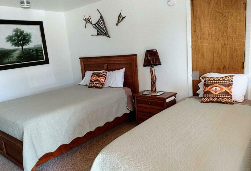 غرفة قياسية ثلاثية, Mokee Motel