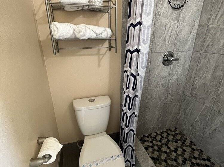 Номер Deluxe, American Inn   Grover Beach   Pismo Beach