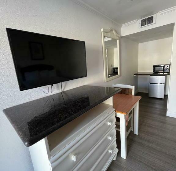 Номер Стандарт, American Inn   Grover Beach   Pismo Beach