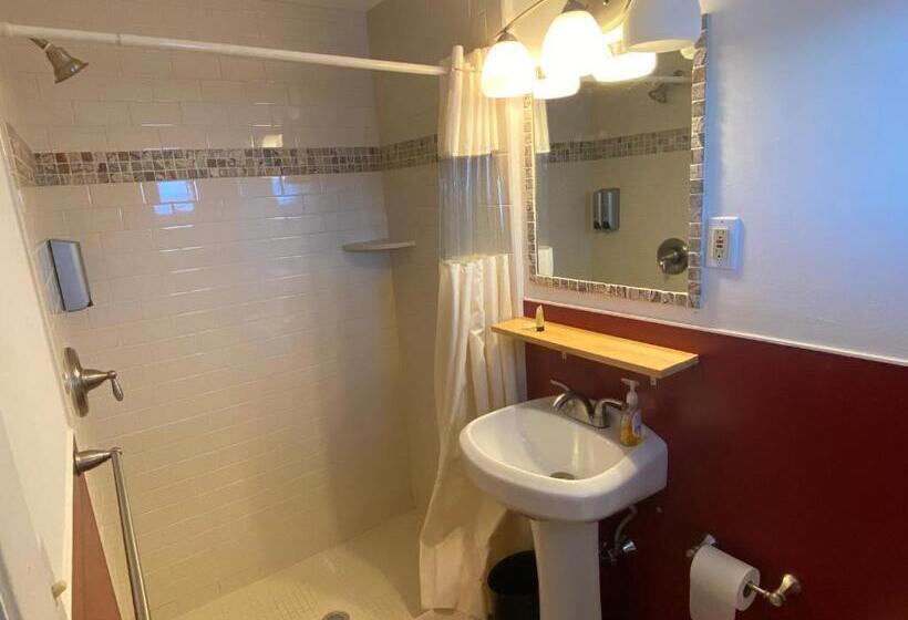 Четырехместный Номер Классик, Bromley View Inn