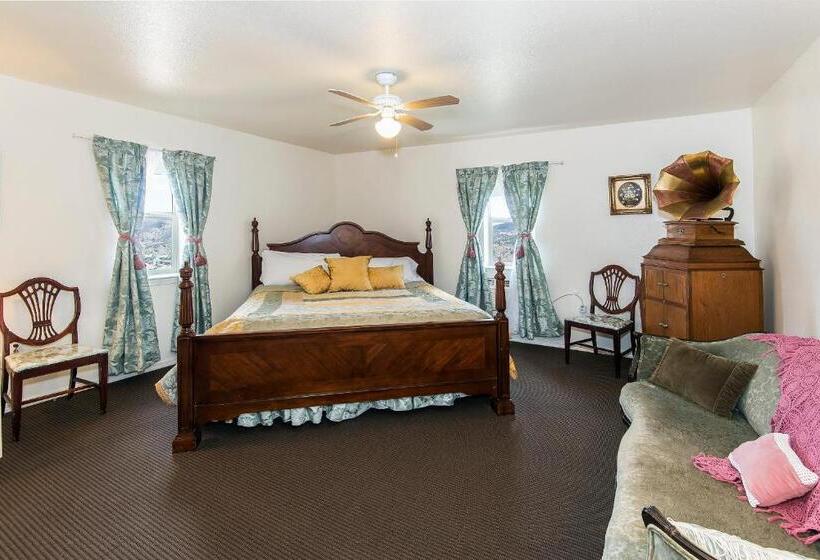 Люкс, Virginia City Inn