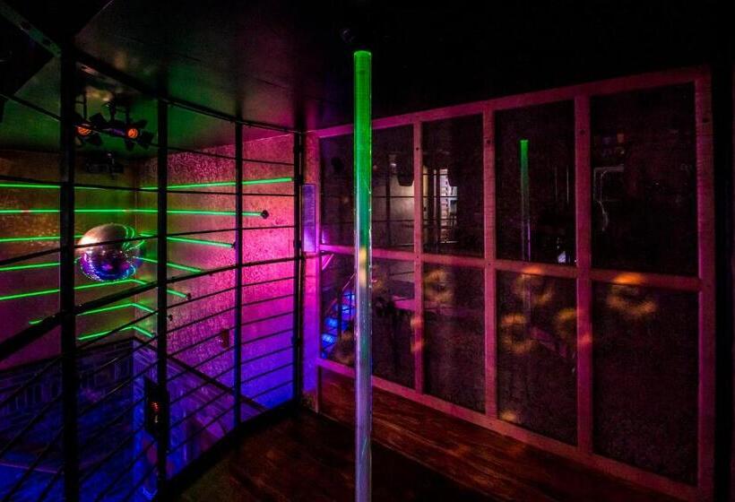Номер Клуб, Adventure Suites