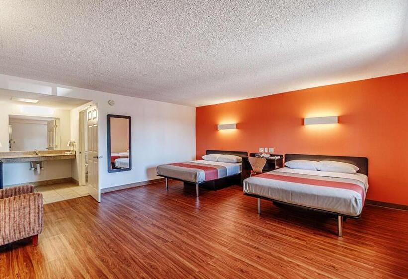 חדר סטנדרט מותאם לאדם עם מוגבלויות, Motel 6 Martinsburg, Wv