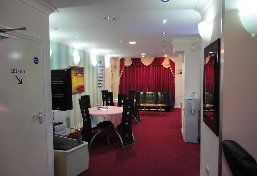 标准三人间, City View Hotel   Roman Road Market