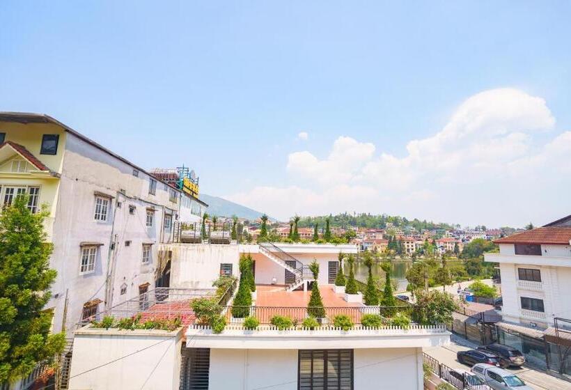 اتاق استاندارد چهارنفره با بالکن, Sapa Crown