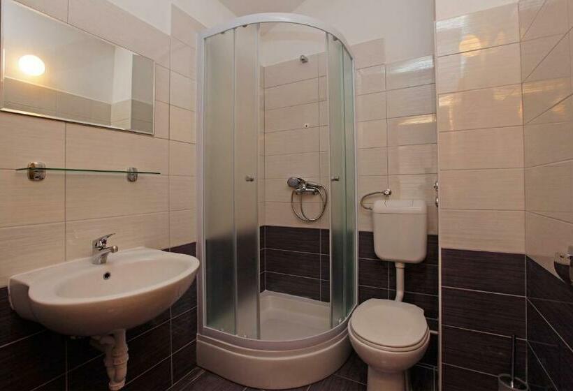 آپارتمان 1 خوابه با بالکن و چشم‌انداز دریا, Apartments Vala