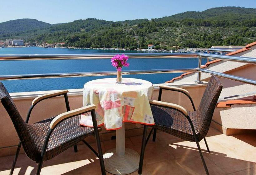 آپارتمان 1 خوابه با بالکن و چشم‌انداز دریا, Apartments Vala