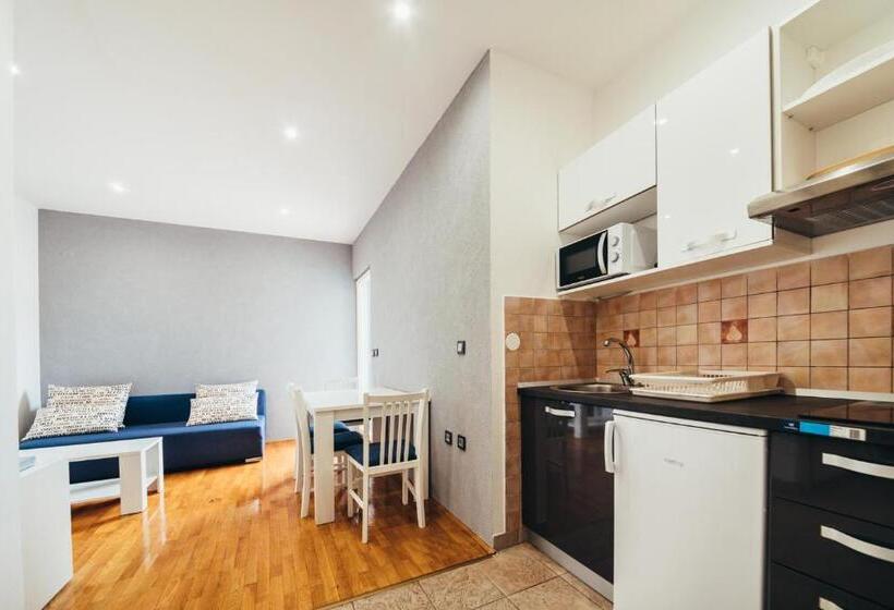 آپارتمان 1 خوابه با بالکن و چشم‌انداز دریا, Apartments Vala