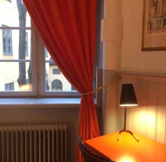 스탠다드 싱글 룸 공동욕실, Castanea Old Town Hostel